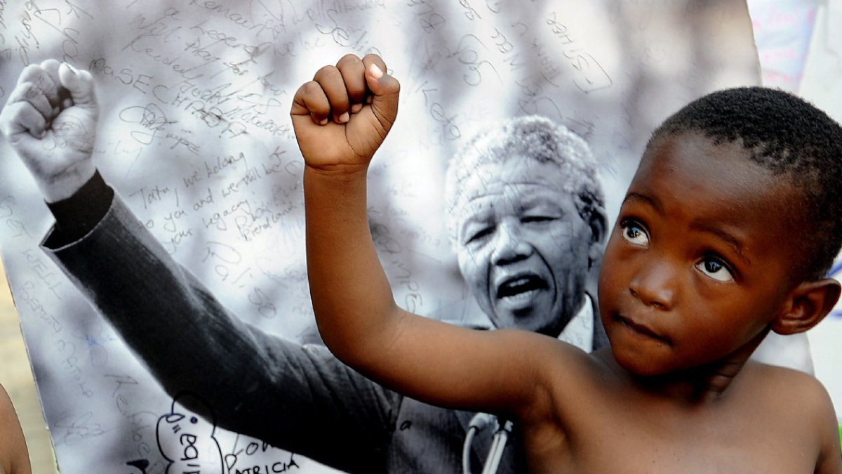 Un petit garçon sud africain sur les traçes... de Mandela
