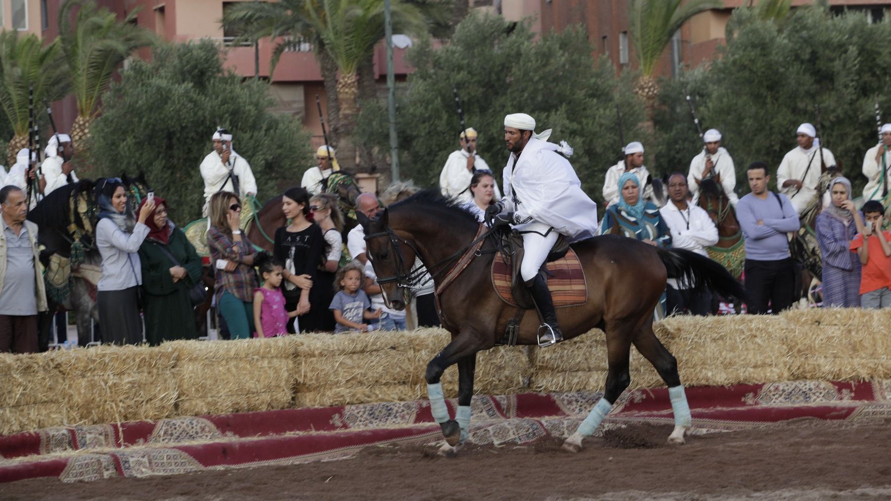 C'est une magnifique parade équestre menée par Rédoine El Haoussa qui a ouvert, mardi, les festivités du Marrakech du rire. 
