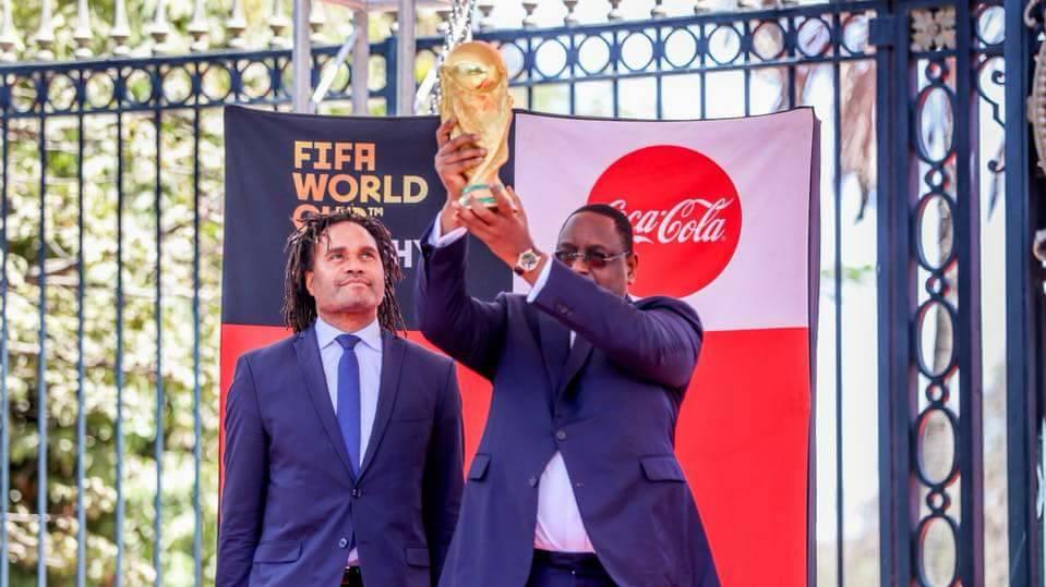 C'est ce dimanche 11 mars que le trophée de la Coupe du Monde est arrivé à Dakar, faisant rêver les Sénégalais, au premier rang desquels, le président Macky Sall.