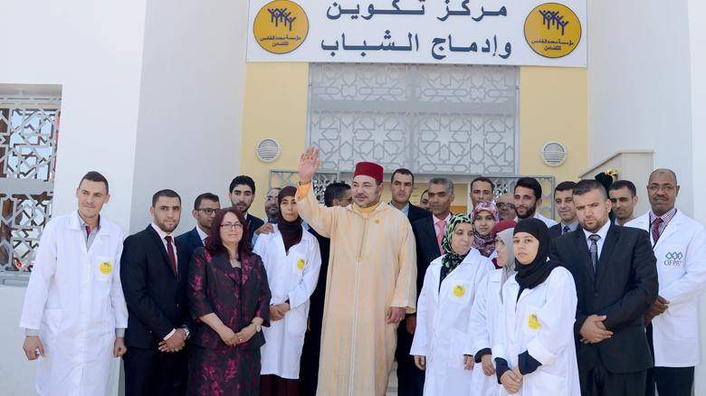 Le roi Mohammed VI inaugurant un centre de formation et de renforcement des compétences des femmes.
