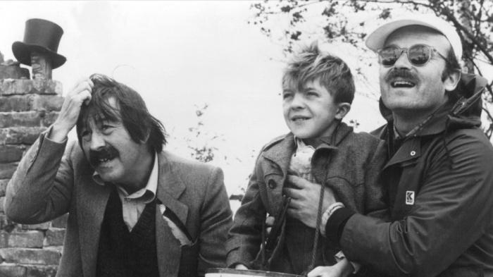 Günter Grass pendant le tournage de l'adaptation de son roman "Le tambour". Le film a reçu l'Oscar du meilleur film étranger en 1978 et a été ex-aequo pour la Palme d'Or avec Apocalypse Now au Festival de Cannes en 1979.
