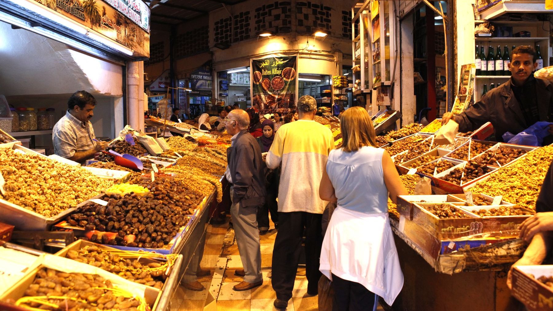 إقبال مكثف للمغاربة على شراء "الفاكية" للإحتفال بالسنة الهجرية
