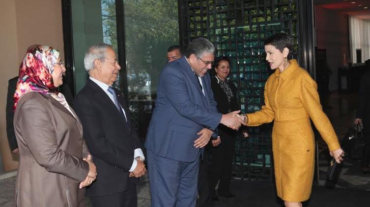 مصطفى الرميد وزير العدل والحريات يسلم على الأميرة لالة مريم أثناء افتتاح الملتقى الوطني من أجل تعزيز آليات حماية الأطفال
