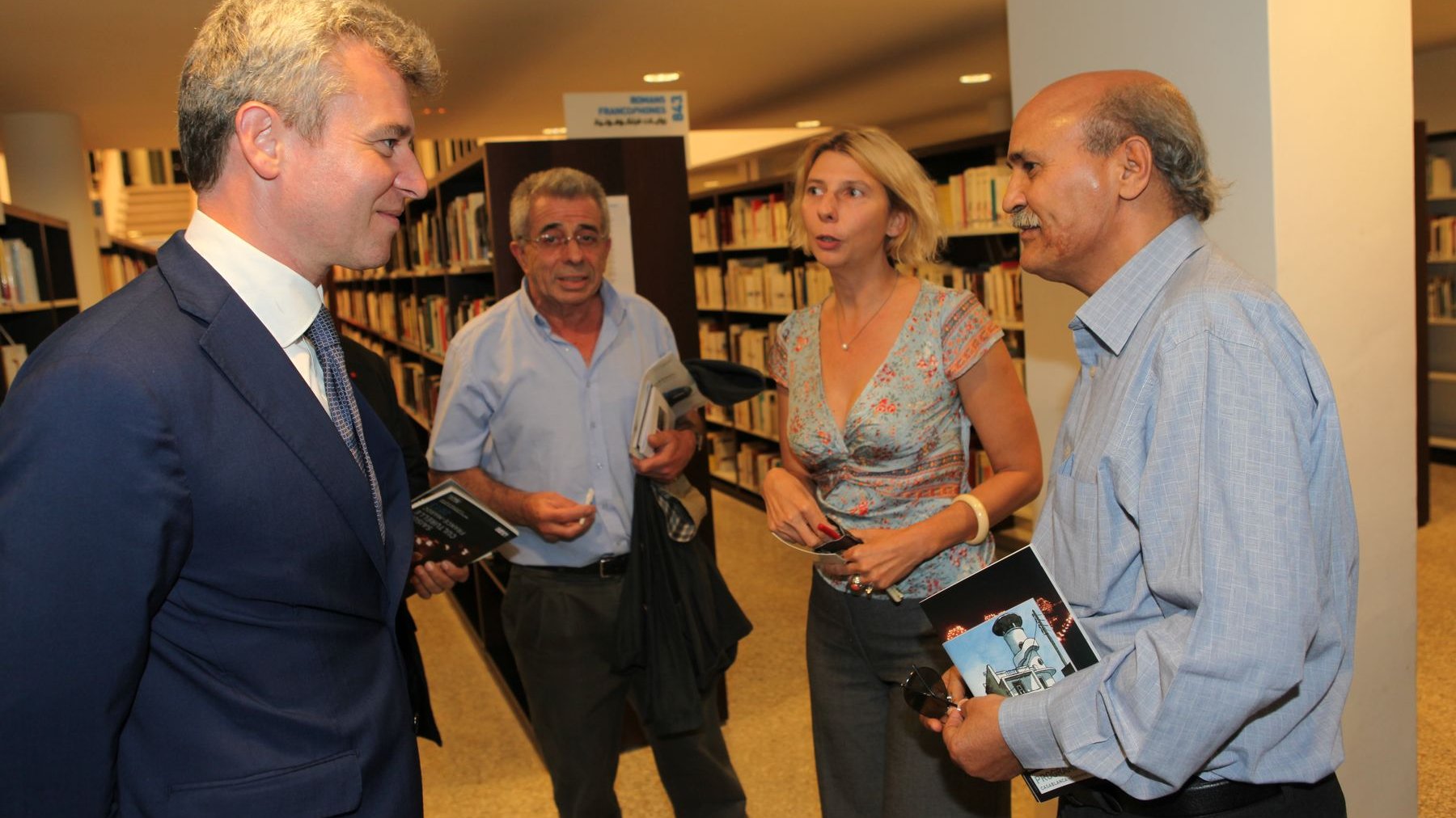 Paul de Sinety Directeur du livre à l'Institut Français et opérateur culturel du Ministère français des Affaires étrangères, en compagnie de Kacem Basfao.
