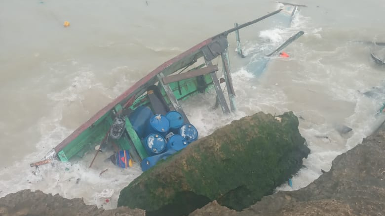Une pirogue, avec quelque 100 migrants à bord, s’est échouée vendredi 15 juillet 2022 sur une plage au sud du Maroc, à 330 kilomètres de Dakhla.
