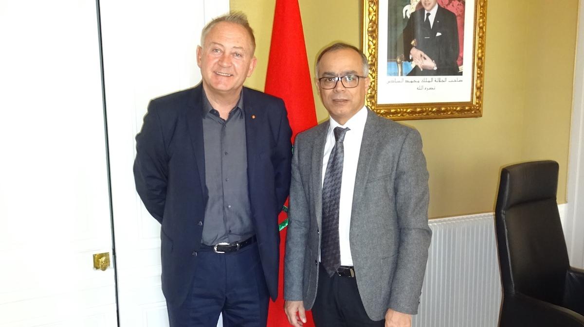 Chakib Benmoussa, ambassadeur du Maroc en France, avec Patrick Bauer, directeur du Marathon des sables.
