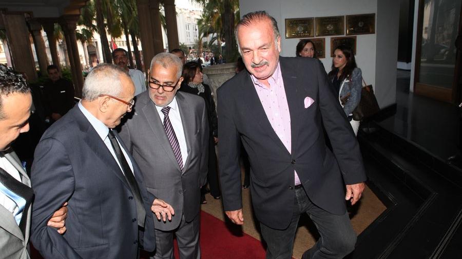 Omar Kabbaj, propriétaire de l'hôtel Hayatt Regency, lieu de l'événement, a déroulé le tapis rouge pour Benkirane.
