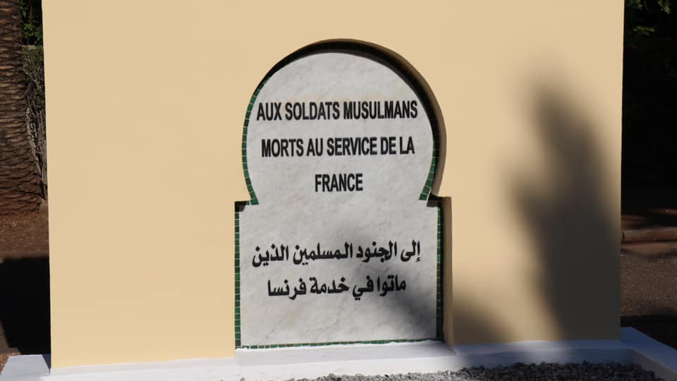 Hommage aux soldats marocains qui ont combattu pour la France, au carré militaire du cimetière européen de Ben M'Sick.
