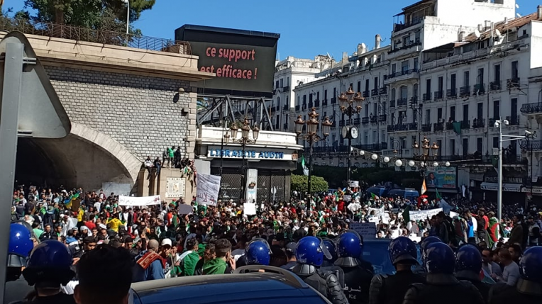 Algérie: 4ème vendredi de la colère contre Bouteflika.
