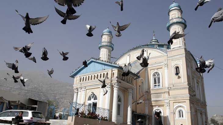 A Kaboul, une myriade de colombes s'est élevée autour d'une mosquée comme une montée d'espoir.
