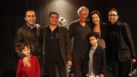 Mahi Binebine, entouré de Hicham Daoudi et Gouzlan, venus en famille. 
