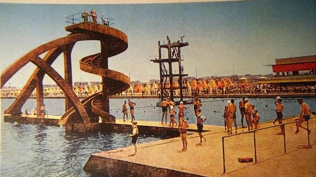 Les plongeoirs de la piscine municipale de Casablanca
