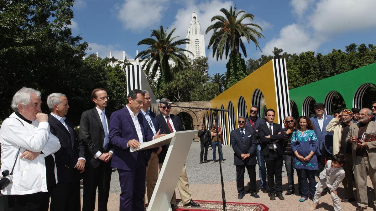Daniel Buren, Mohamed Sajid, maire de Casablanca, Charles Fries, ambassadeur de France et Rachid Andaloussi, architecte et président de Casa Mémoire.
