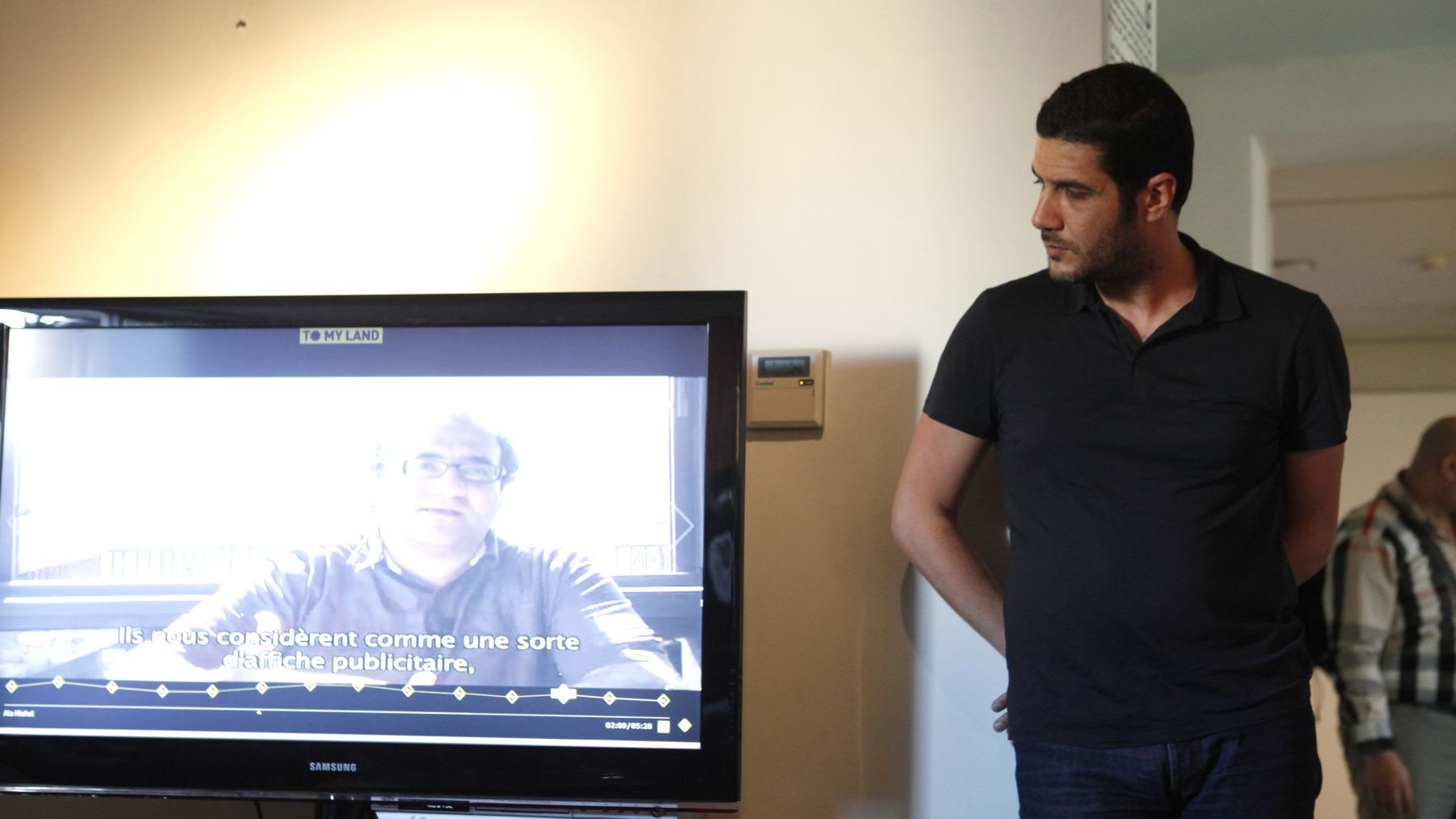 Nabil Ayouch a présenté, mercredi soir, au musée de la Fondation Abderrahman Slaoui, son premier webdocumentaire "To my land". Un documentaire émouvant qui revient sur le tournage de "My land" et de l'aventure humaine qu'a été ce documentaire. 
