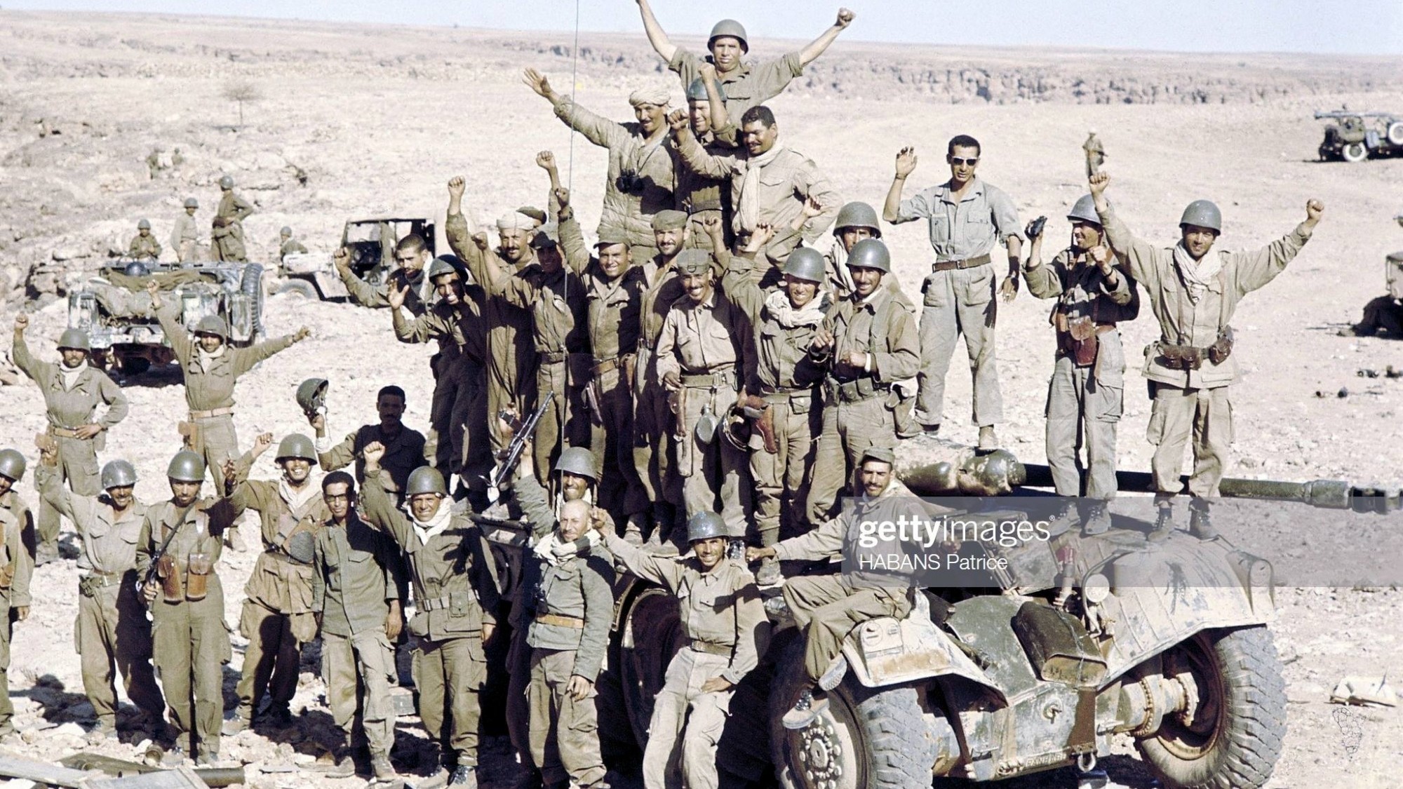 Une unité des FAR célébrant sa victoire sur l'armée algérienne.

