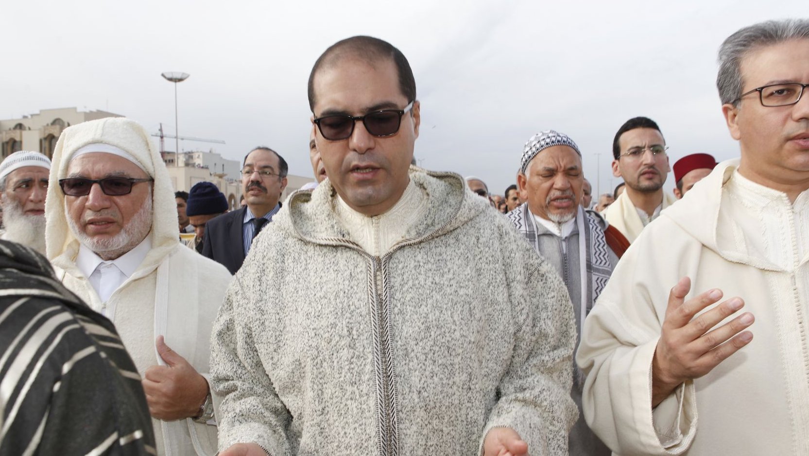 Le wali de Casablanca, Khalid Safir, a prié, comme d'autres walis.

