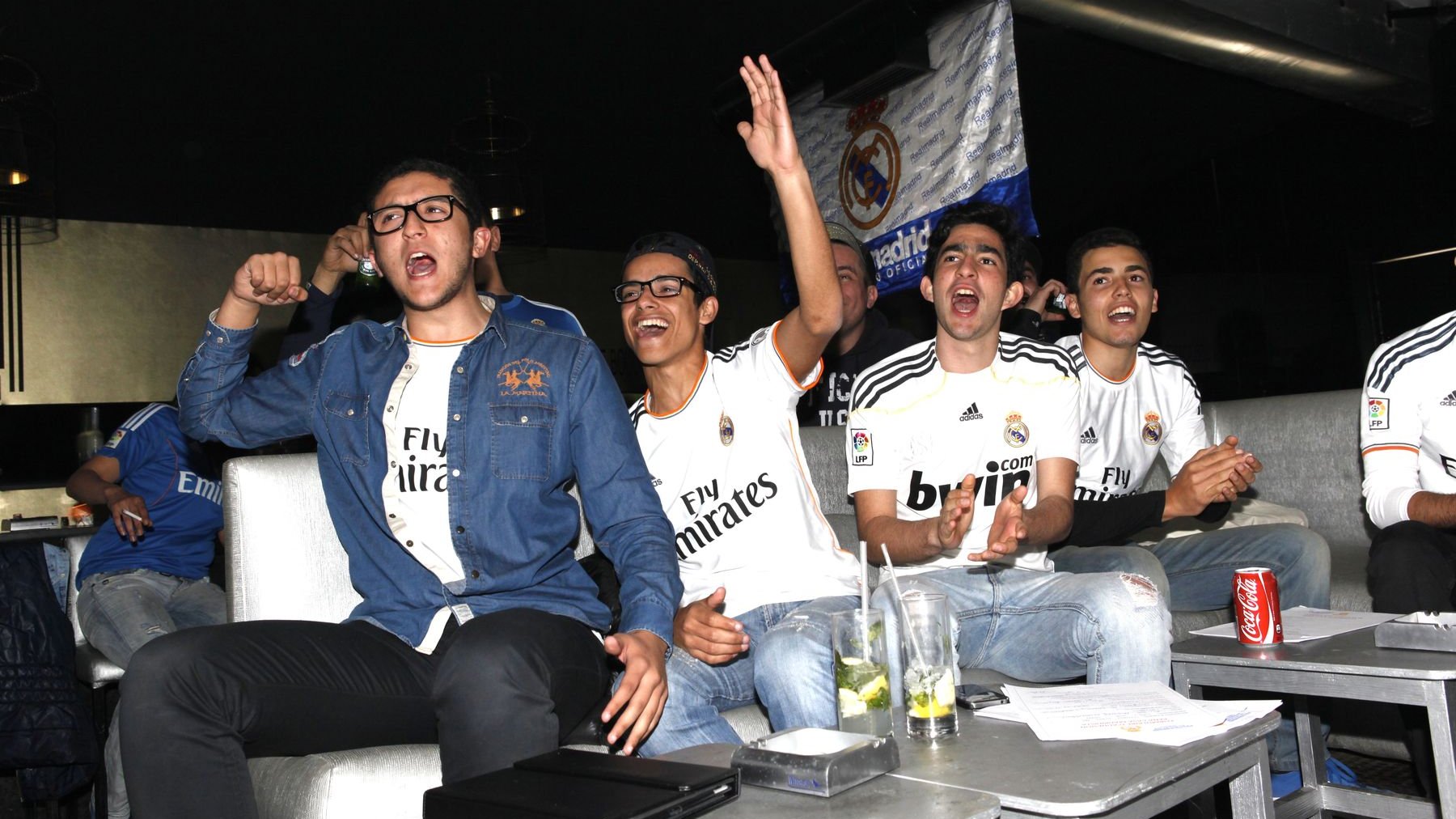 Des supporters enchantés de l'ouverture du score du Real par le basque Illaramendi.
