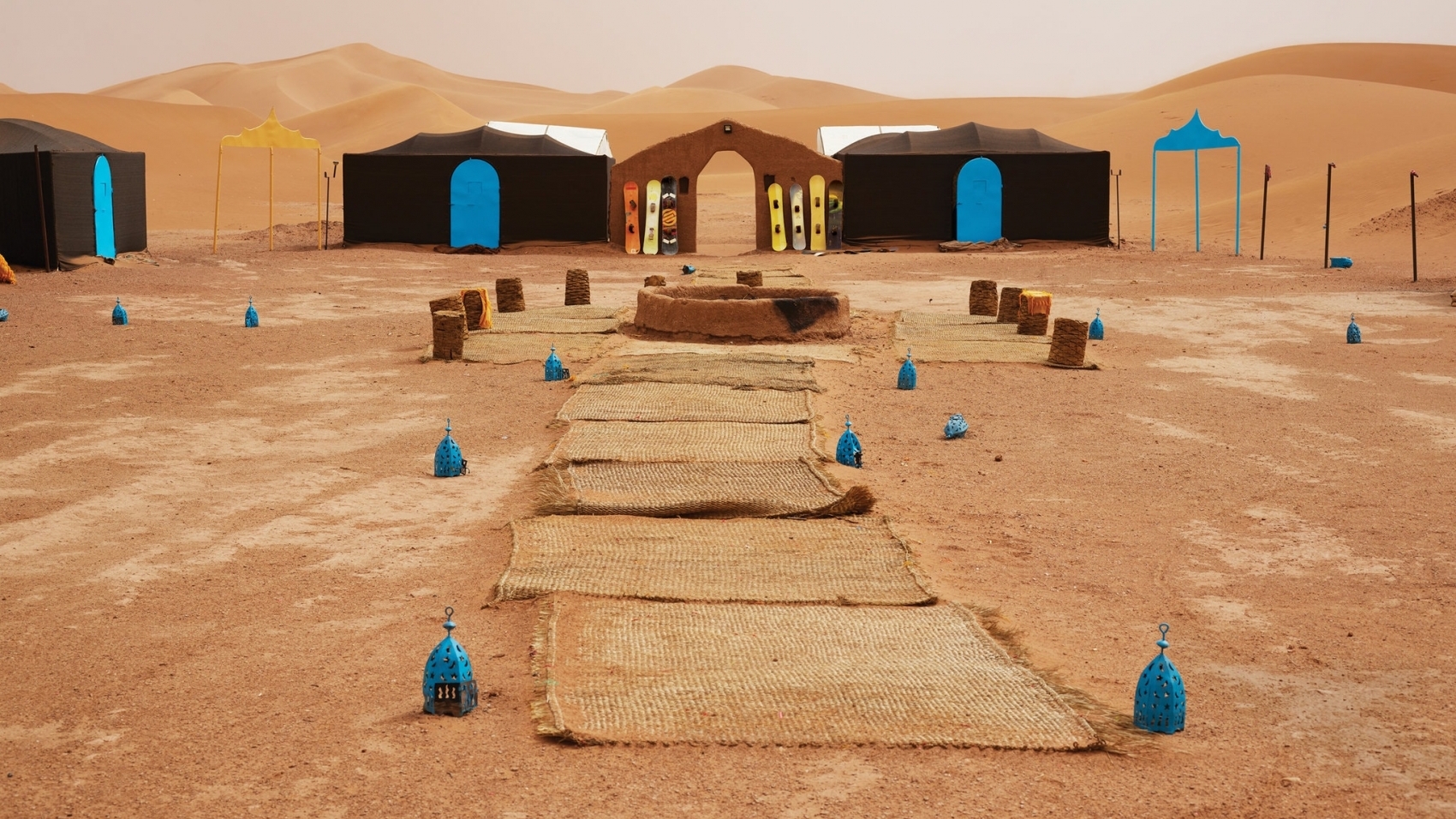 Un camp touristique installé dans l'une des régions les plus reculées du désert.
