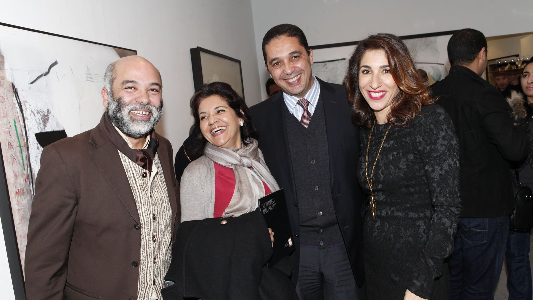 Radieux, Madame Ababou, Khalid Oughdiri et Nadia Amor partagent l'indéfectible bonne humeur de l'artiste. 
