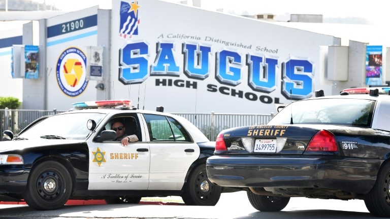 Le lycée Saugus de Santa Clarita (Californie) est resté fermé au lendemain du drame.
