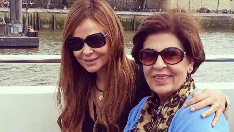 المغنية اللبنانية، كارول سماحة والدتها
