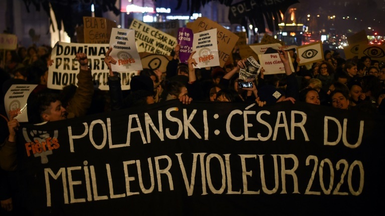 Manifestation de féministes devant la salle Pleyel avant la cérémonie des César à Paris, le 28 février 2020.

