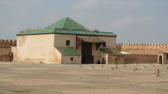 Le Pavillon au dessus de la prison de Kara

