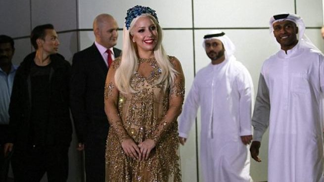 ليدي غاغا سعيدة بإحياء أول حفل لها في الشرق الأوسط
