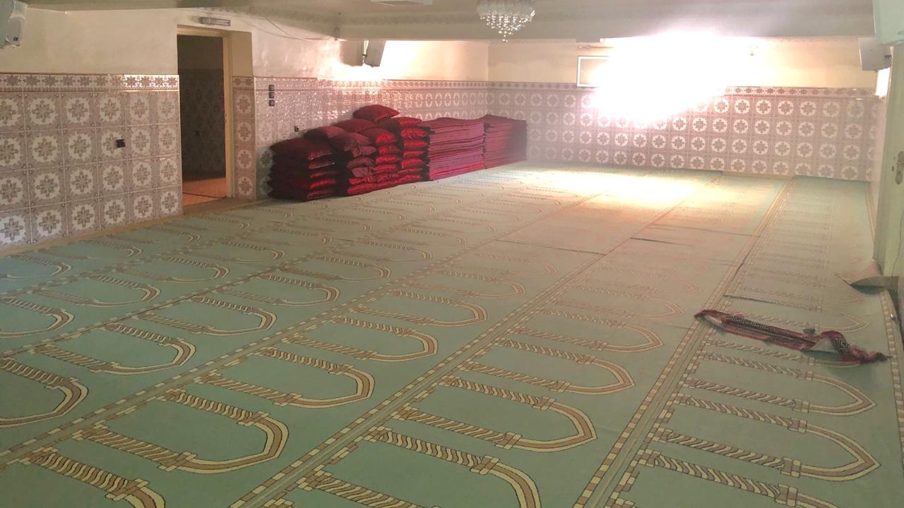Locaux fermés d'Al Adl Wal Ihssane: un salon changé en salle de prière.
