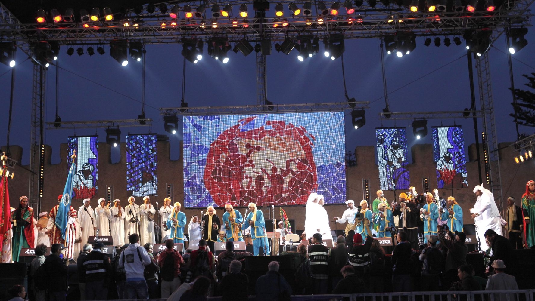 Le groupe Annadi Al Bahri paratage la scène avec Houwara et la troupe du Maâlem Said Kouyou pour un concert d'ouverture haut en couleurs
