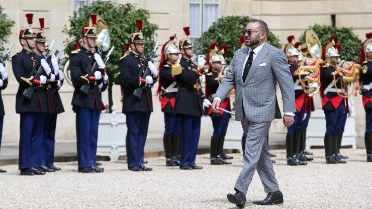 Le roi Mohammed VI à son arrivée à l'Elysée mardi 2 mai 2017.

