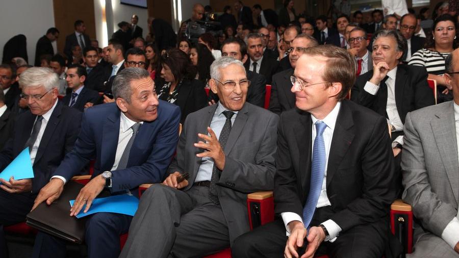 Charles Fries, l'ambassadeur de France au Maroc, partage avec Moulay Hafid Elalamy et Lahcen Daoudi le plaisir de voir se concrétiser le projet de l'Ecole Centrale, dont la convention relative à la création a été signée le 3 avril.
