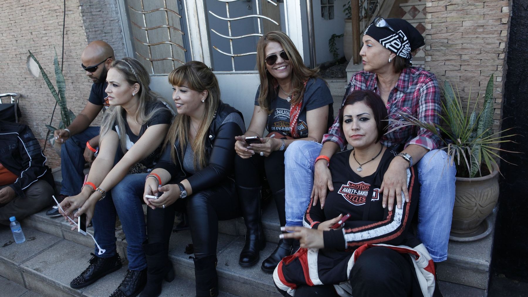 Les femmes motards étaient présentes pour représenter la communauté des passionnées de Harley Davidson. 
