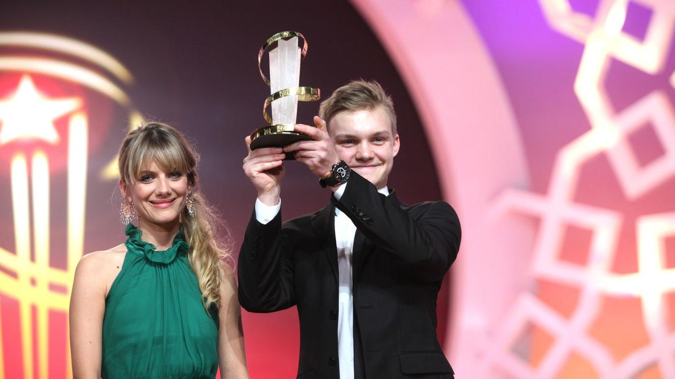 Le jeune acteur Benjamin Lutzke a reçu le prix d'interprétation masculine des mains de Mélanie Laurent pour son rôle dans "Chrieg" de Simon Jaquemet.

