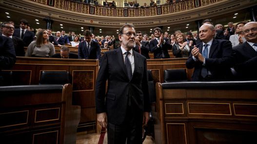 إسبانيا ما بين 2015-2016 بـ319 يوما دون حكومة.
