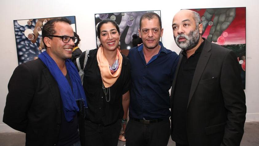 Nombre de personnalités du monde des arts et de la culture sont venus, comme le cinéaste Kamal Hachkar, l'actrice Fatym Layadi, le journaliste Amine Boushaba et l'artiste peintre Mourabiti, traverser l'univers féérique de la vie jaillissant des doigts de l'artiste.

