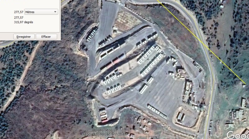 Un site de génie militaire, à 8 km des frontières.
