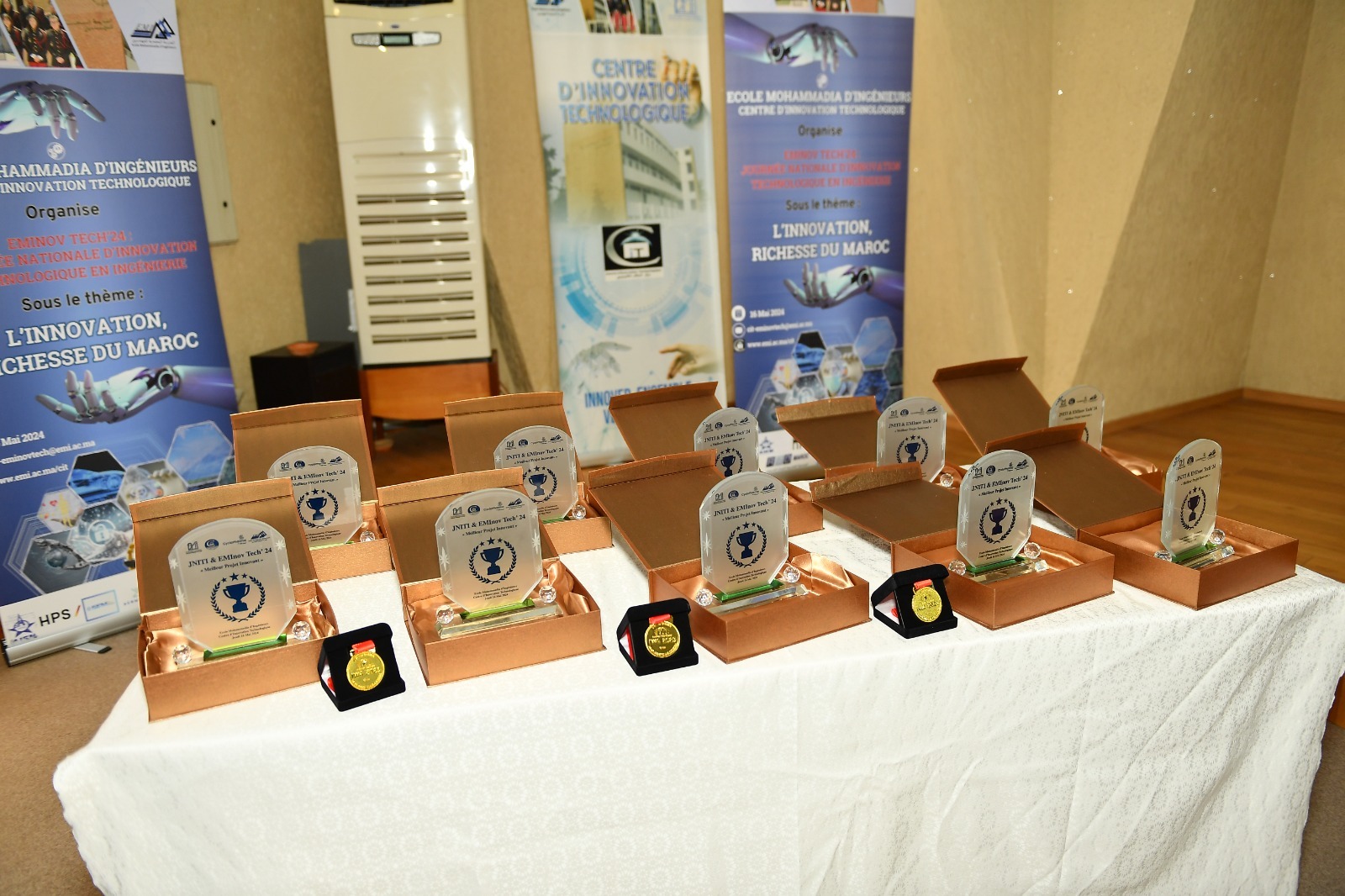 توزيع الجوائز على المشاركين الذين مثلوا مدارس المهندسين والكليات والمعاهد في الدورة الثالثة لليوم الوطني للابتكار