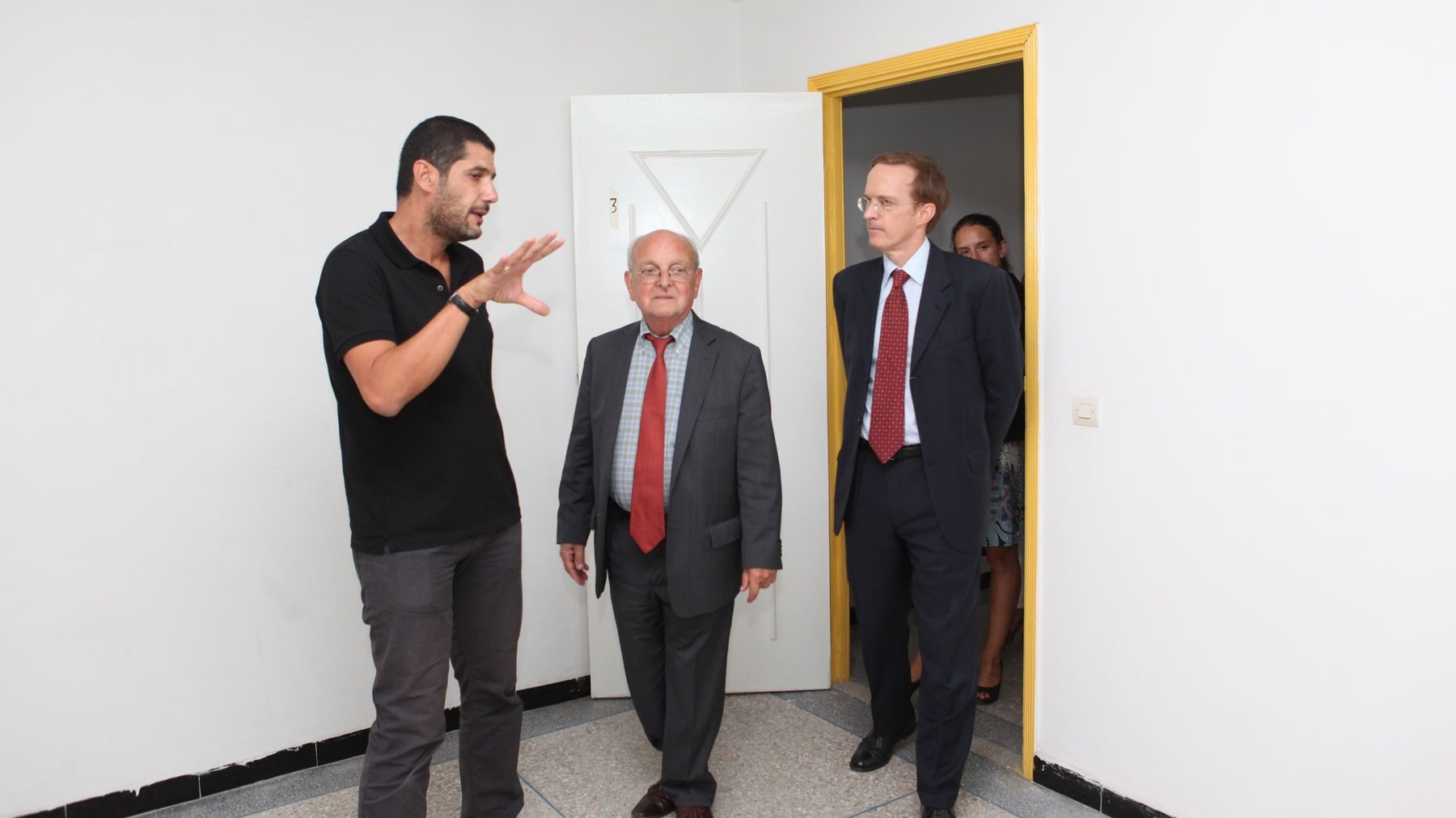 Nabil Ayouch s'est fait un plaisir de se transformer en guide pour faire visiter les lieux à l'ambassadeur de France et au député de l'Assemblée nationale et ex ministre français.

