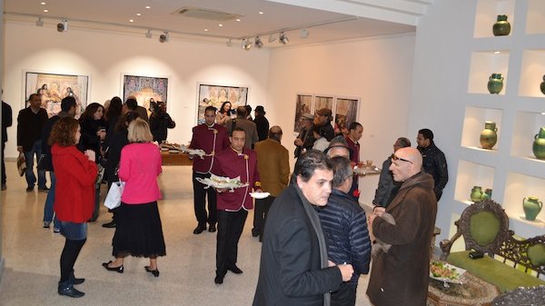 Des personnes venus des quatre coins du monde sont venues visiter l'exposition de l'artiste. Un événement, Lalla Essaydi exposant surtout à l'étranger. 
