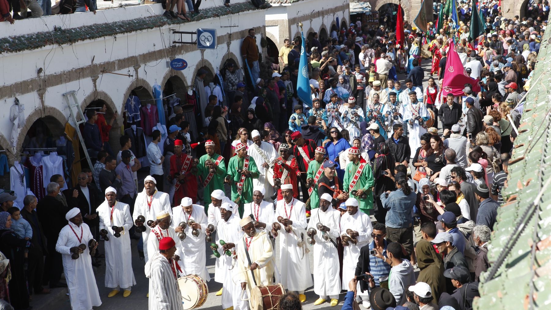 Fidèle à sa tradition, le festival Gnaoua démarre comme chaque année avec la procession d'ouverture, "Al Aâda"
