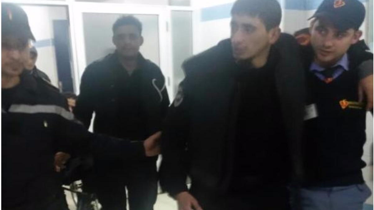 L'un des policiers évacué à l'hôpital Mohammed V, à Al Hoceïma.
