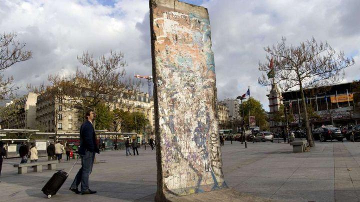 Des parties du mur de Berlin parsèment aujourd'hui les rues de la ville.
