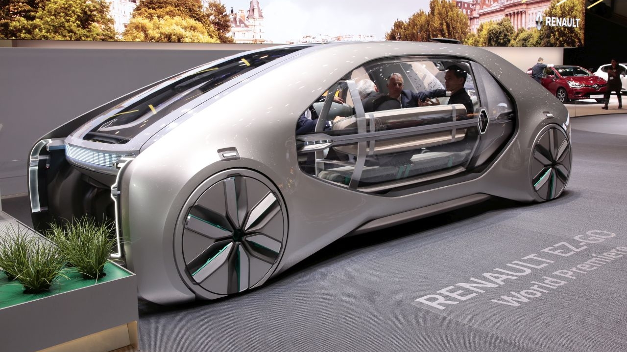 Six passagers et aucun conducteur ! Bienvenue dans le futur : voici venue l'ère des taxis robots.
