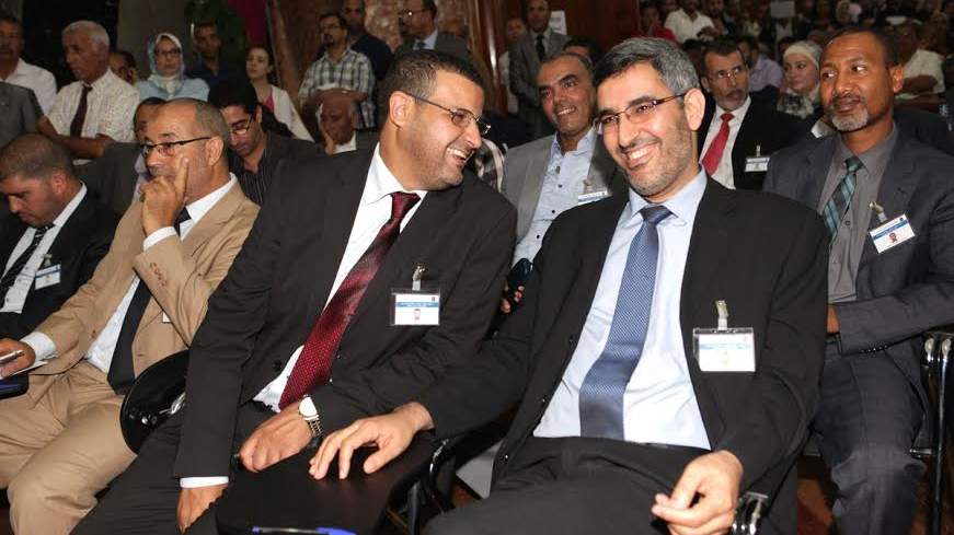 عمدة الدارالبيضاء الجديد، عبد العزيز العمري، إلى جانبه القيادي في "البيجيدي"، عبد الصمد حيكر
