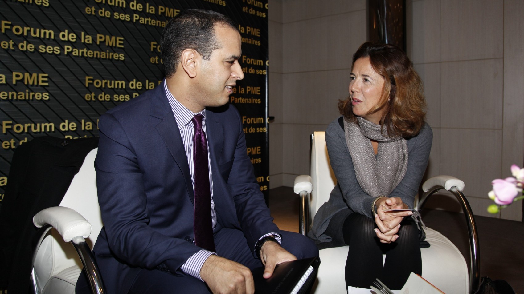 Le responsable du CRI et la représentante de L'UE Marta Diaz. 
