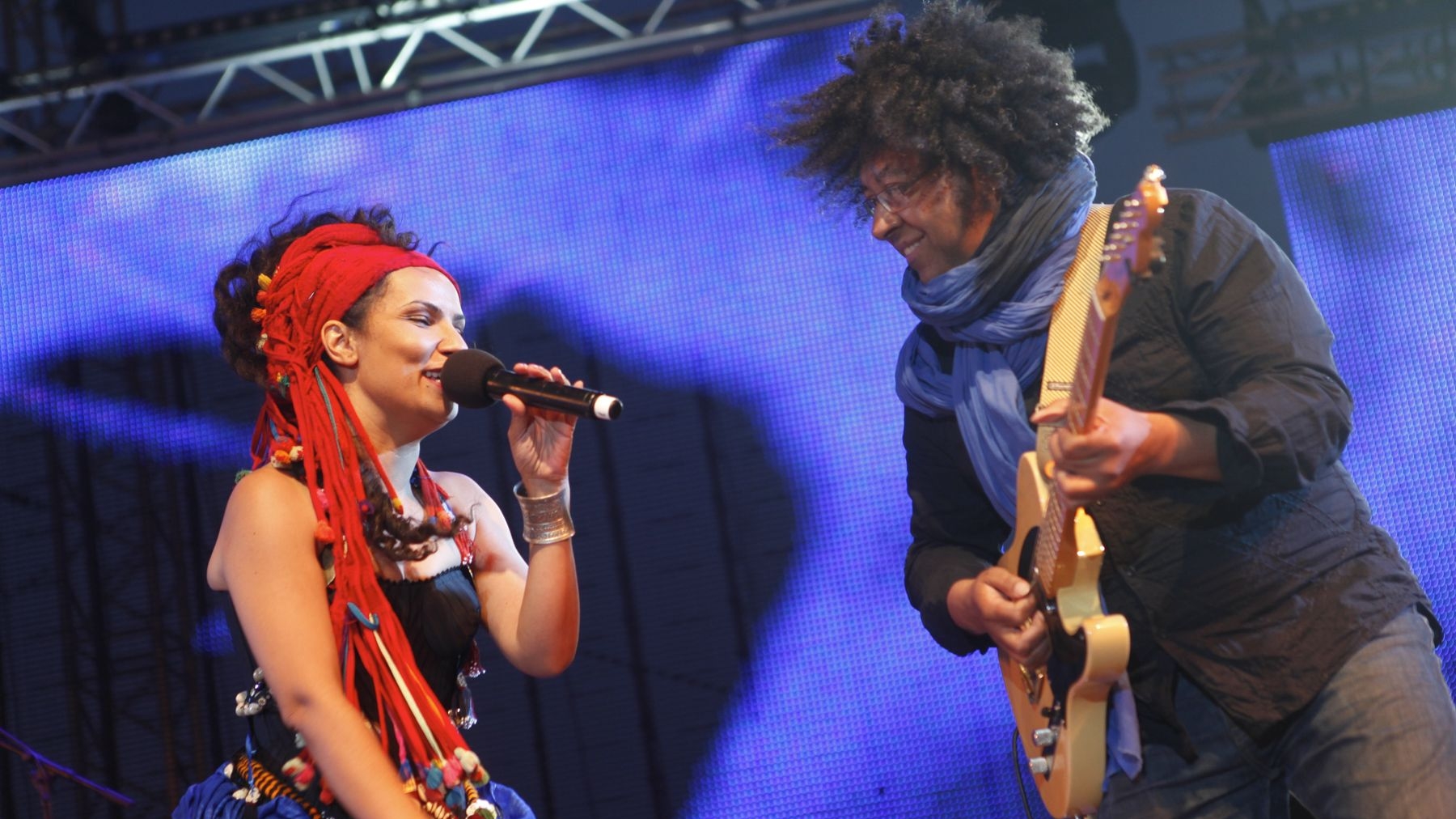 Sobriété musicale et audace artistique caractérisent les concerts de la chanteuse marocaine
