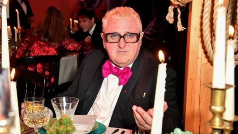 Enterré en Israël. L'histoire du dé à coudre de Alber Elbaz