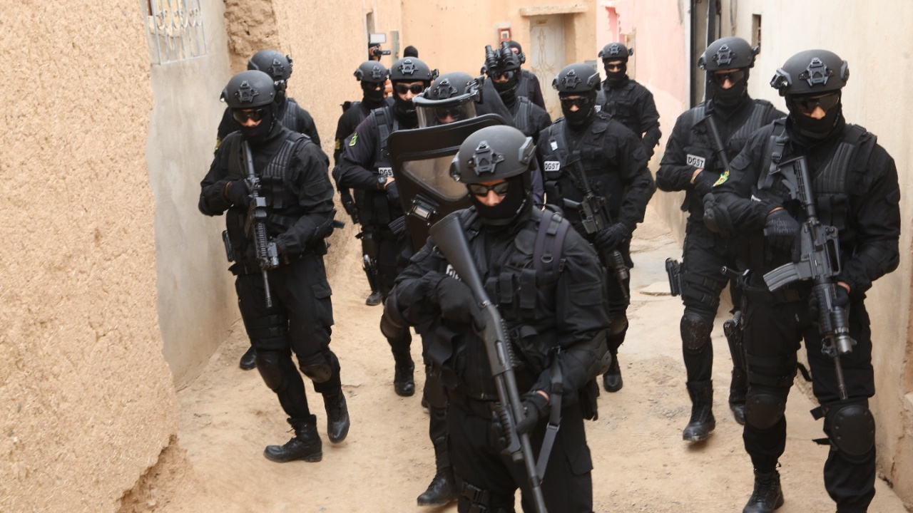 Des éléments du BCIJ lors du démantèlement d'une cellule terroriste à Sidi Zouine près de Marrakech.
