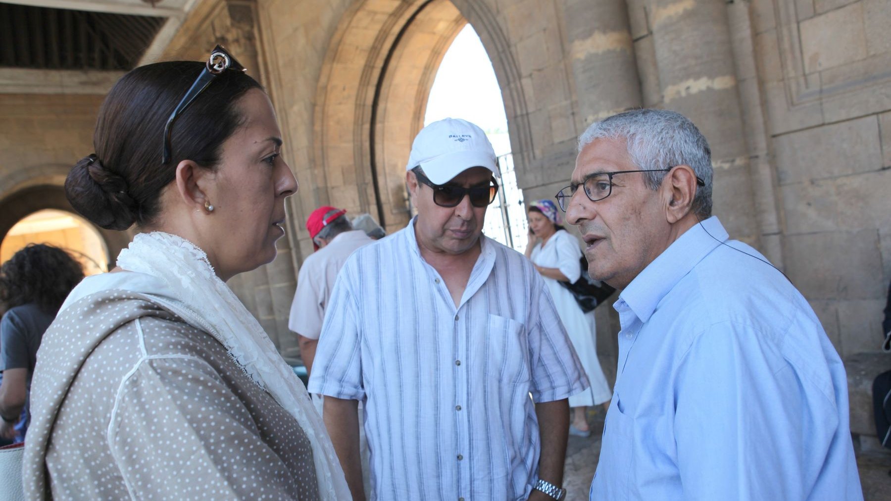 Fatiha Layadi, ancienne journaliste et parlementaire, Chakib Laâroussi, chargé de mission au sein du Cabinet royal et Mohammed Laâroussi, chroniqueur, attristés par le décès de Fouad Nejjar 
